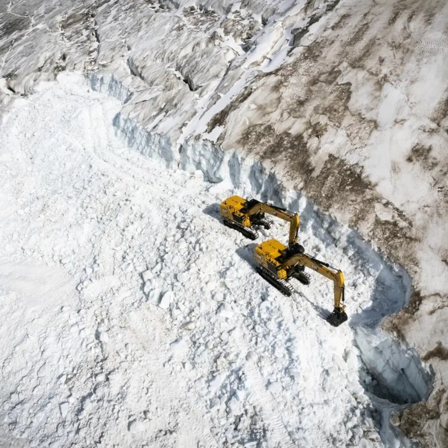 Theodul Glacier attacked by bulldozers