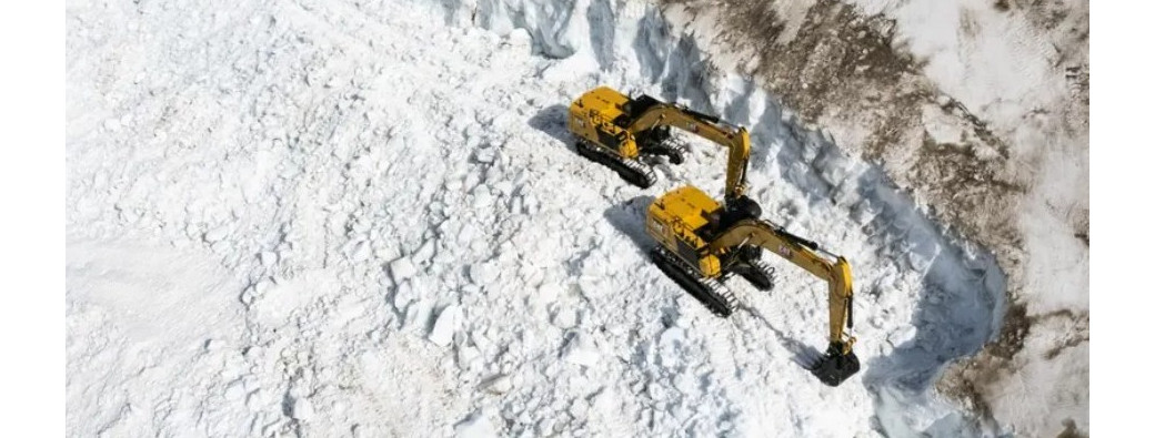 Theodul glacier attacked by bulldozers