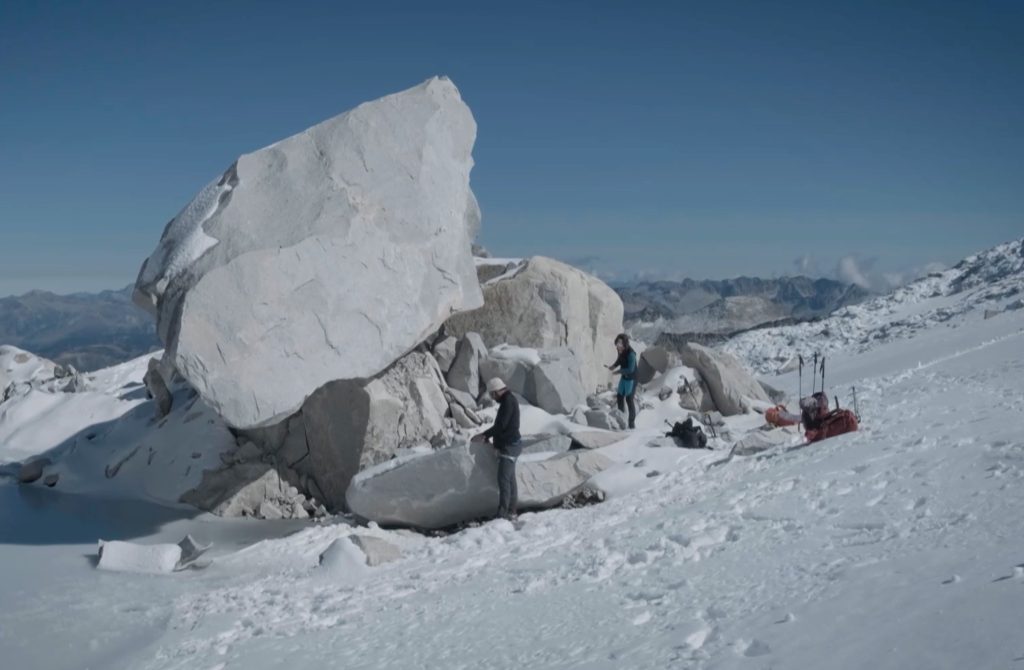 Photo 3. CryoPyr team collecting samples on the Aneto glacier