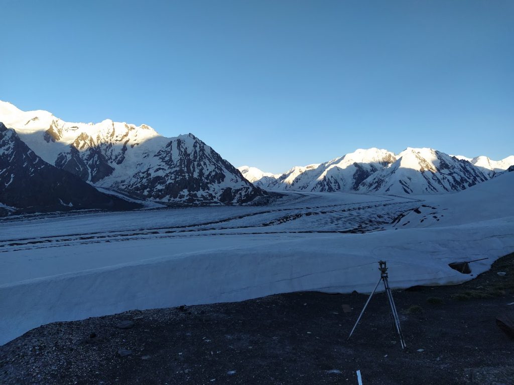 From a dead lake, to the largest glacier outside polar regions (4)