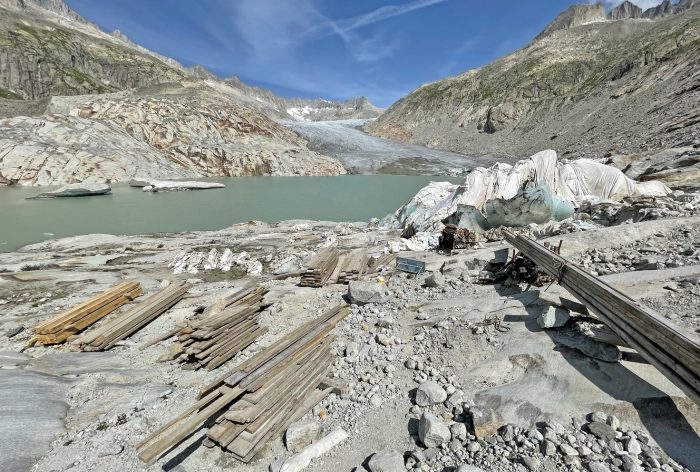 Geotextile sheets in the Rhône Glacier (2)